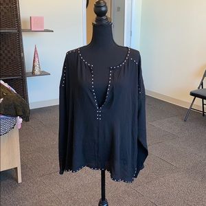 Express top with studs